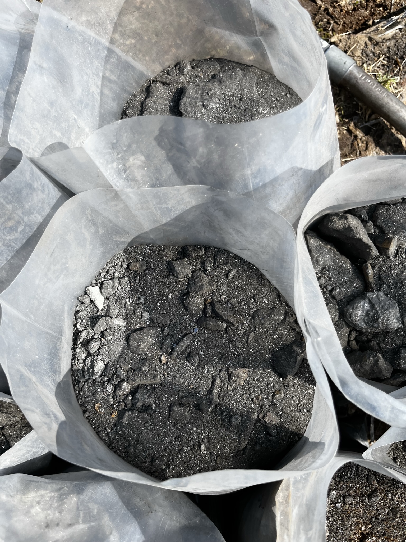 Picture 27 Zone 1 The Dust From The Jackhammer Filled The Pit. This Just Is Ideal For The Air Separator. 20 Bags Were Filled